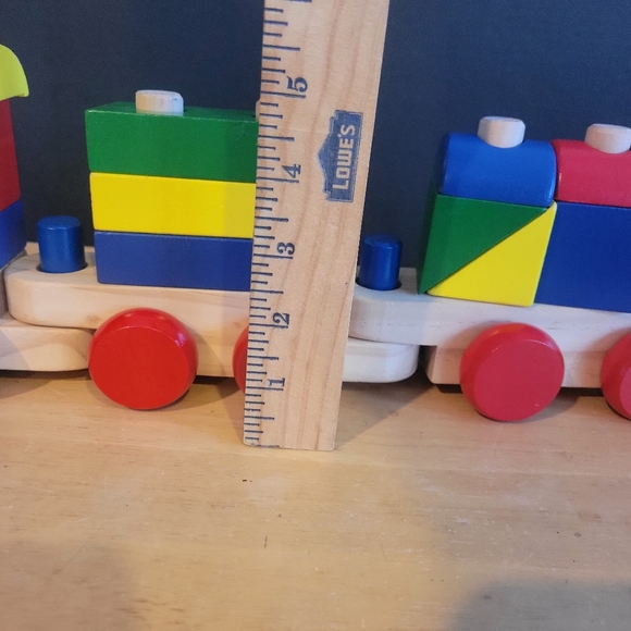 Melissa & Doug 18-piece Wooden Teain Set Ages 2+ - Picture 4 of 13